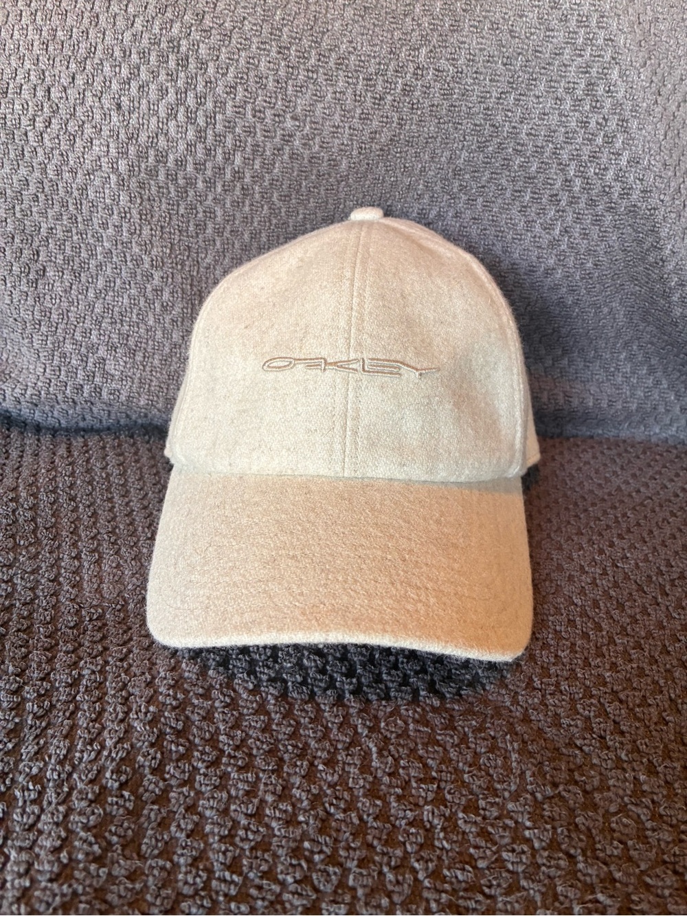 Oakley ‘47 Cream Baseball Cap with Subtle Embroidery - Picture 2 of 4
